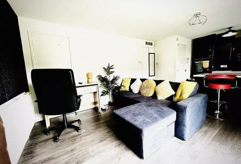 Residenssi Mordenised 2 Bedroom House Close To City Centre