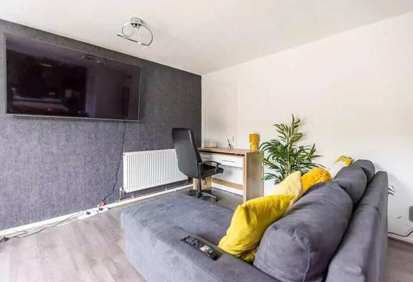 Residenssi Mordenised 2 Bedroom House Close To City Centre