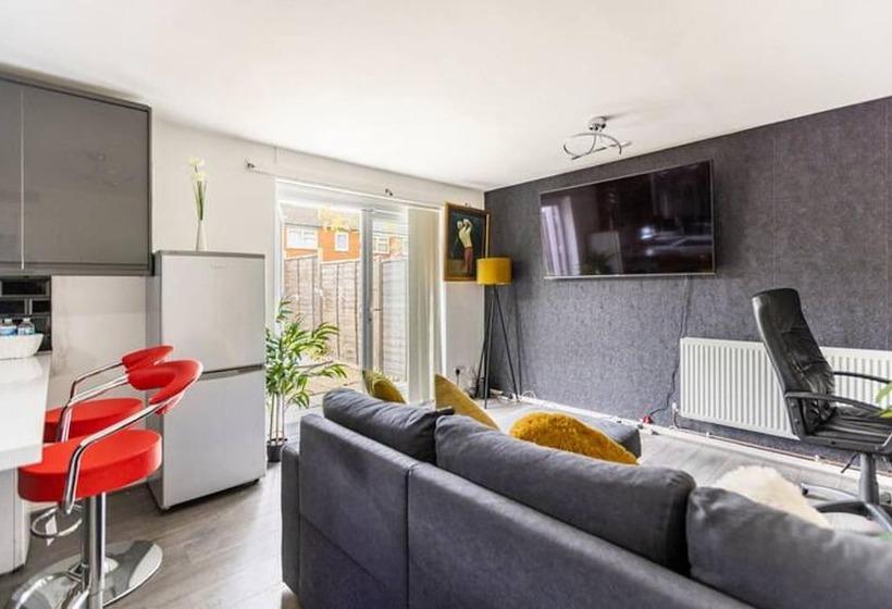 דירת נופש Mordenised 2 Bedroom House Close To City Centre