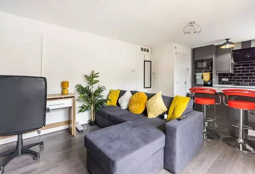 Residenssi Mordenised 2 Bedroom House Close To City Centre