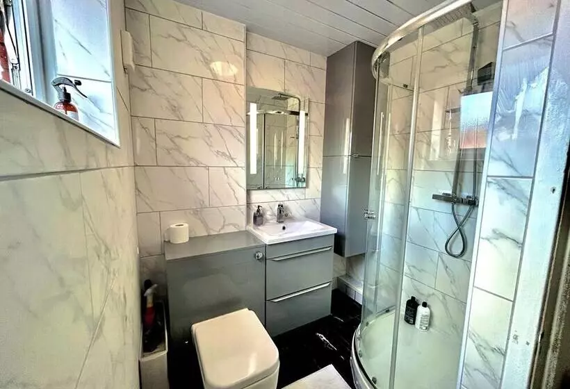 Residenssi Mordenised 2 Bedroom House Close To City Centre