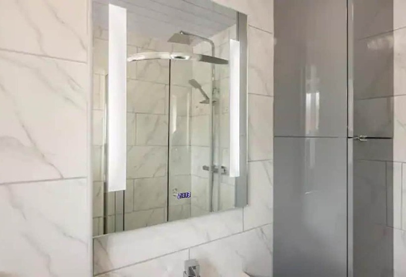 דירת נופש Mordenised 2 Bedroom House Close To City Centre