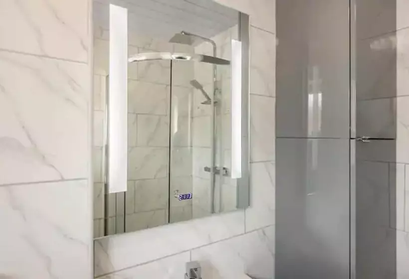 Residenssi Mordenised 2 Bedroom House Close To City Centre