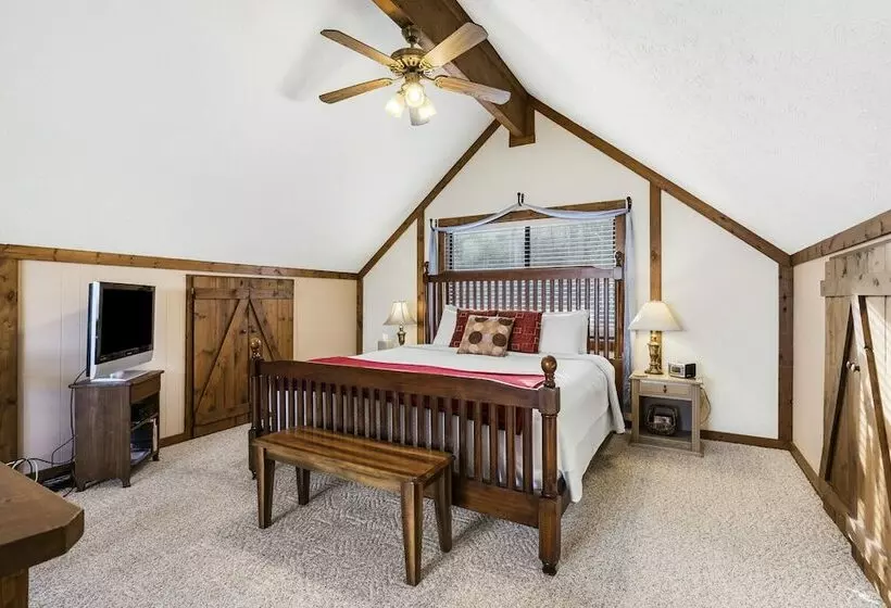 Skipjack Cottage Branson