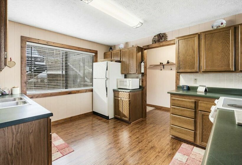 Skipjack Cottage Branson