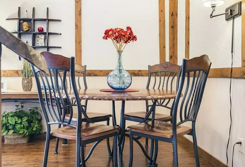 Skipjack Cottage Branson