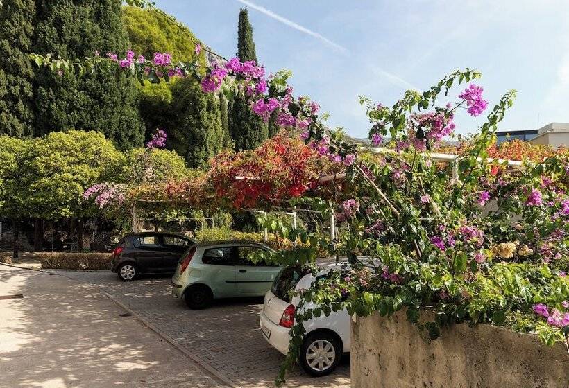 הוסטל Rooms Tupina By Paulina