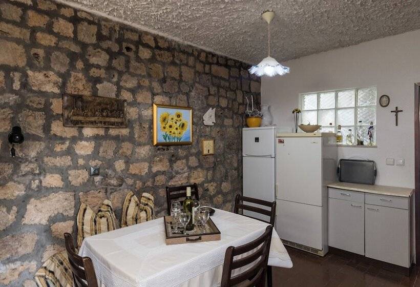 הוסטל Rooms Tupina By Paulina