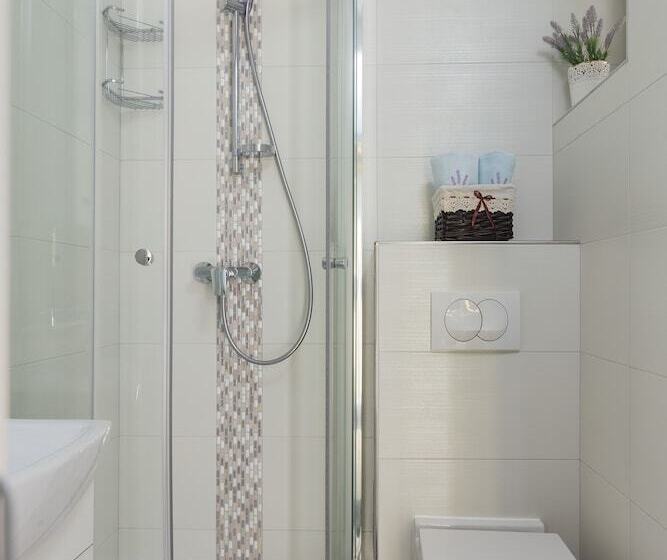 הוסטל Rooms Tupina By Paulina