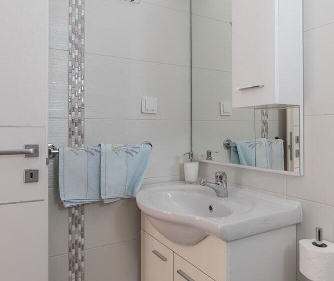 הוסטל Rooms Tupina By Paulina