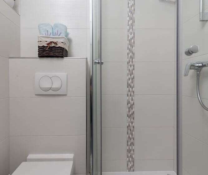 הוסטל Rooms Tupina By Paulina