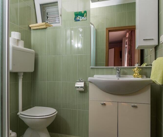 הוסטל Rooms Tupina By Paulina