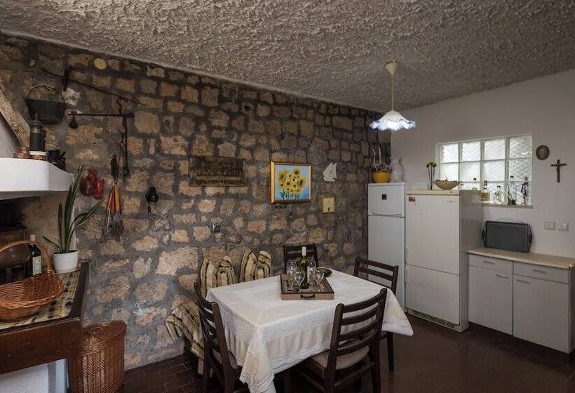 הוסטל Rooms Tupina By Paulina