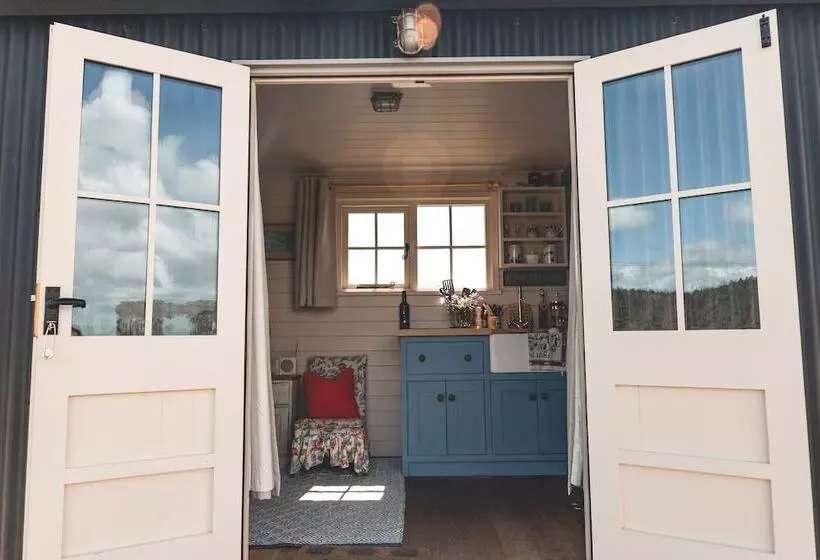 Dog Friendly Shepherd S Hut, Perfect For Couples