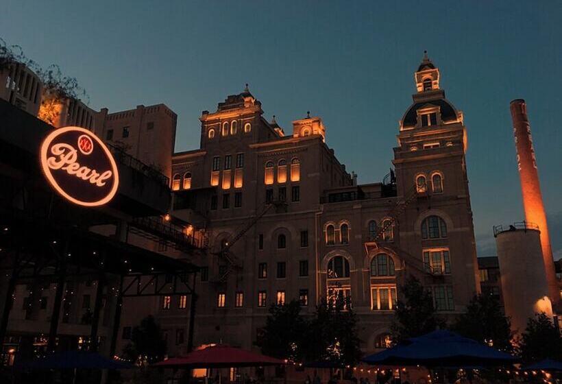 Fascinating 2br/1ba Near Festive Dt And Riverwalk