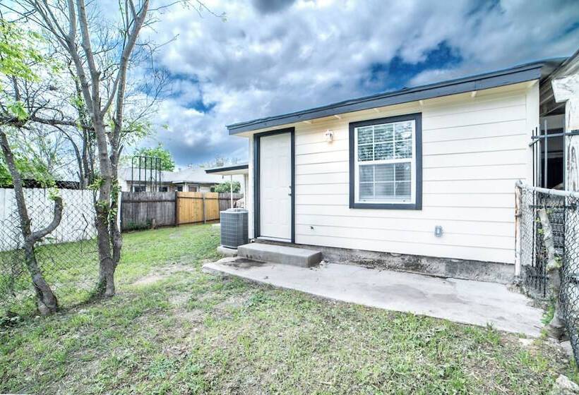 Fascinating 2br/1ba Near Festive Dt And Riverwalk