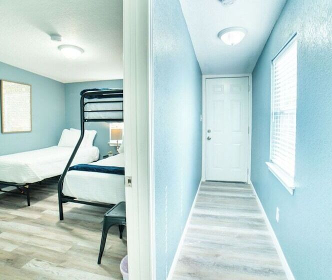 Fascinating 2br/1ba Near Festive Dt And Riverwalk