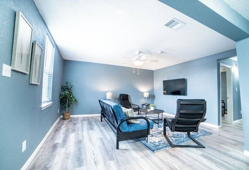 Fascinating 2br/1ba Near Festive Dt And Riverwalk