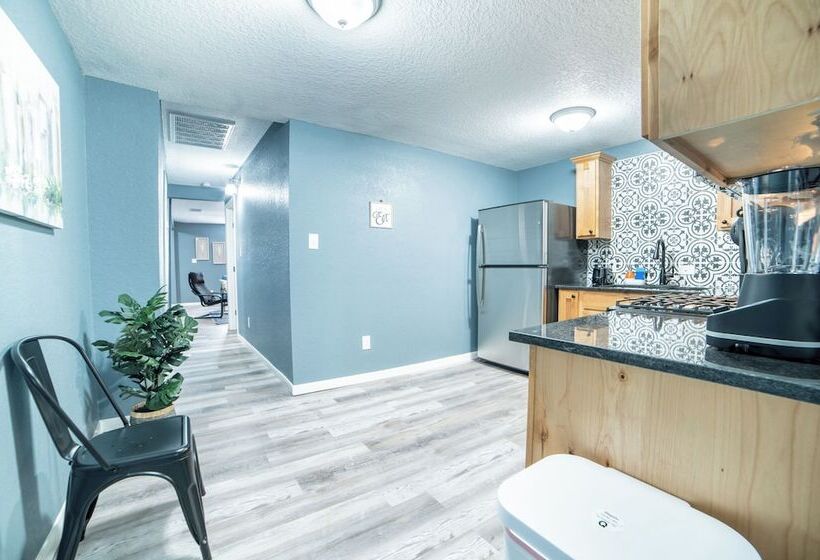 Fascinating 2br/1ba Near Festive Dt And Riverwalk