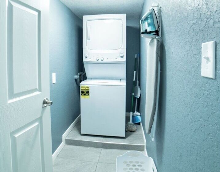 Fascinating 2br/1ba Near Festive Dt And Riverwalk