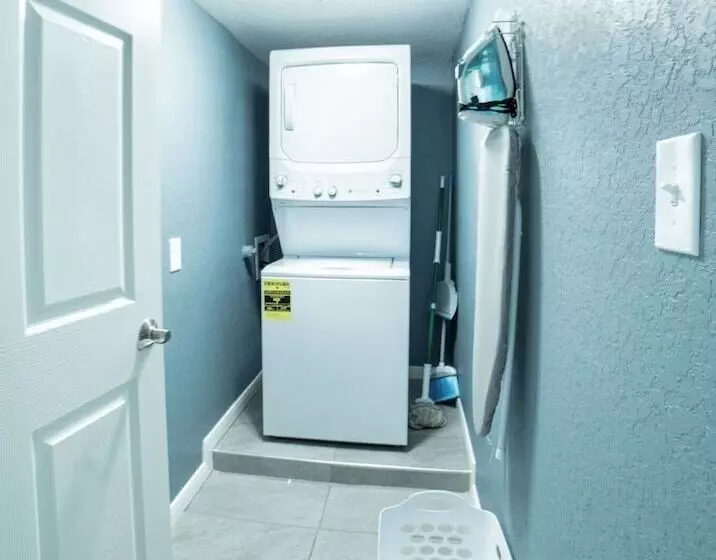 Fascinating 2br/1ba Near Festive Dt And Riverwalk