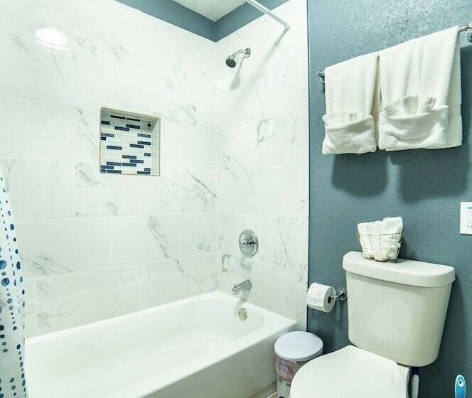 Fascinating 2br/1ba Near Festive Dt And Riverwalk