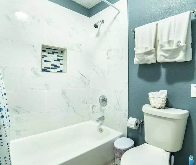Fascinating 2br/1ba Near Festive Dt And Riverwalk