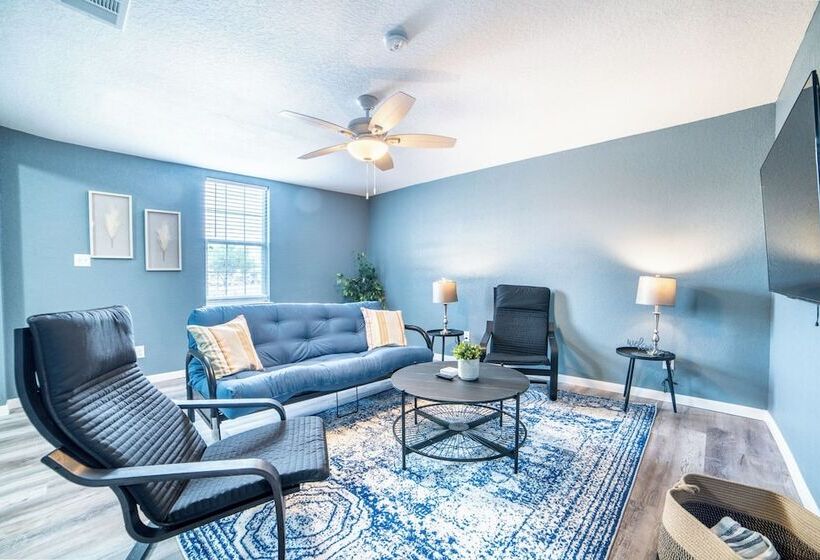 Fascinating 2br/1ba Near Festive Dt And Riverwalk