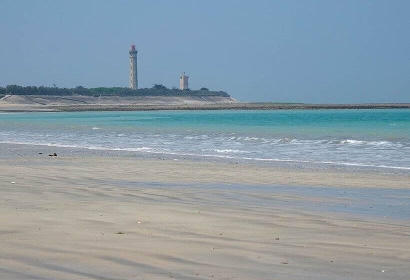 Отель Camping Les Pérouses