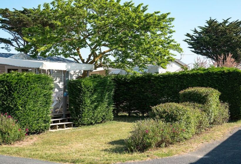 Отель Camping Les Pérouses