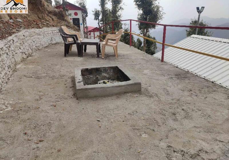 Hotelli Dev Bhoomi Camping Resort Kanatal