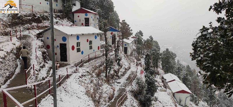 Hotelli Dev Bhoomi Camping Resort Kanatal