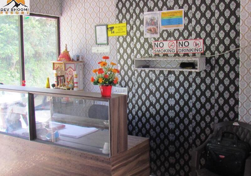 Hotelli Dev Bhoomi Camping Resort Kanatal