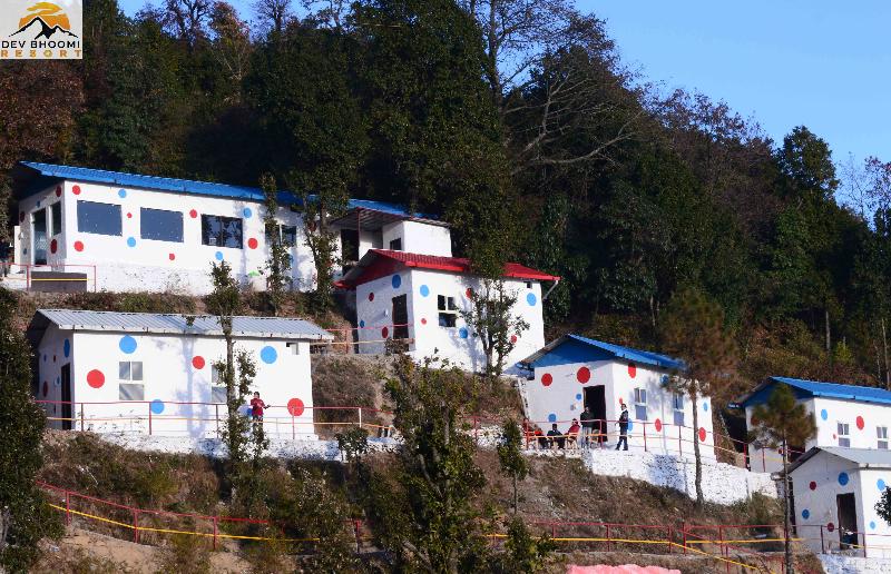 Hotelli Dev Bhoomi Camping Resort Kanatal