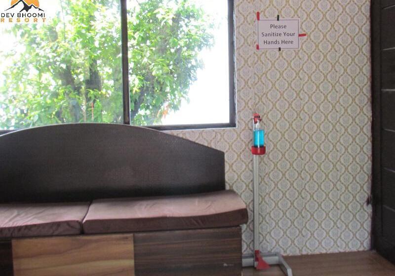 Hotelli Dev Bhoomi Camping Resort Kanatal