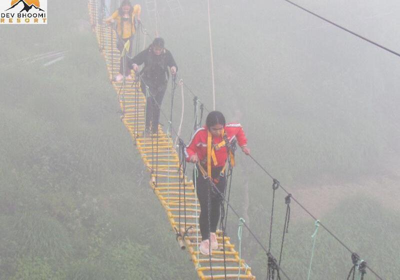 Hotelli Dev Bhoomi Camping Resort Kanatal