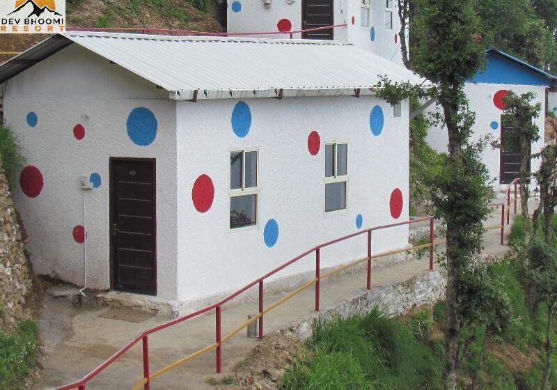 Hotelli Dev Bhoomi Camping Resort Kanatal