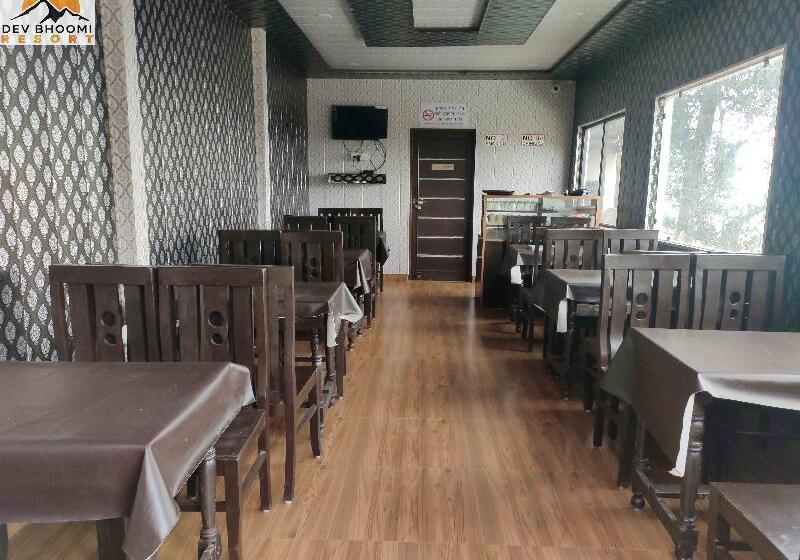 Hotelli Dev Bhoomi Camping Resort Kanatal