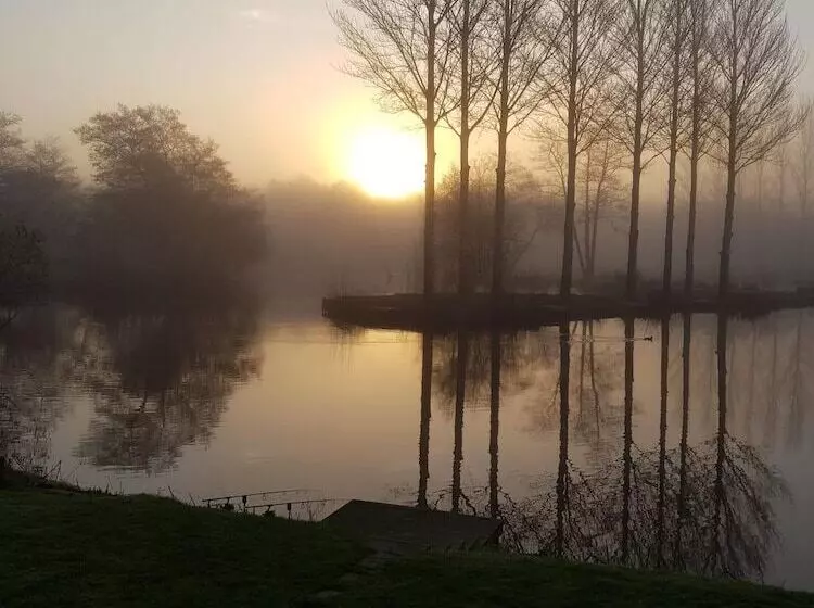 ホテル Immaculate 2 Bed Lodge Next To Lake