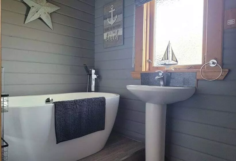 ホテル Immaculate 2 Bed Lodge Next To Lake