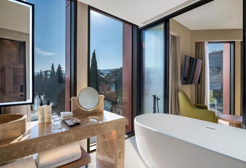 호텔 Swissôtel Tbilisi