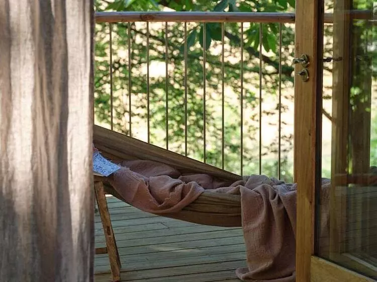 Hotelli Tree House Retreats