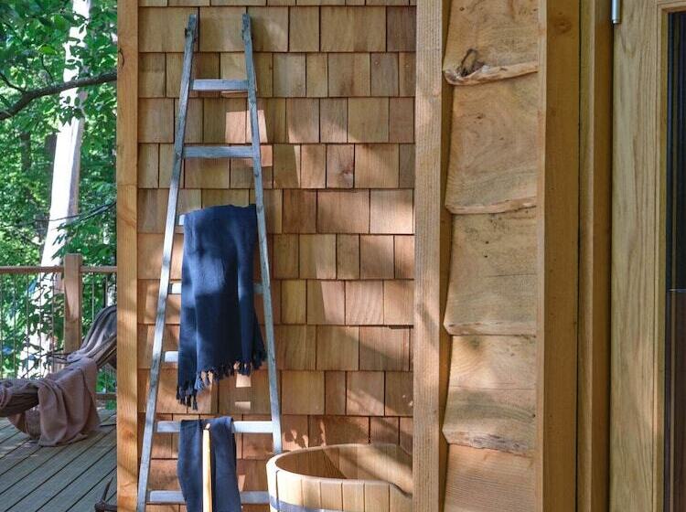 Отель Tree House Retreats