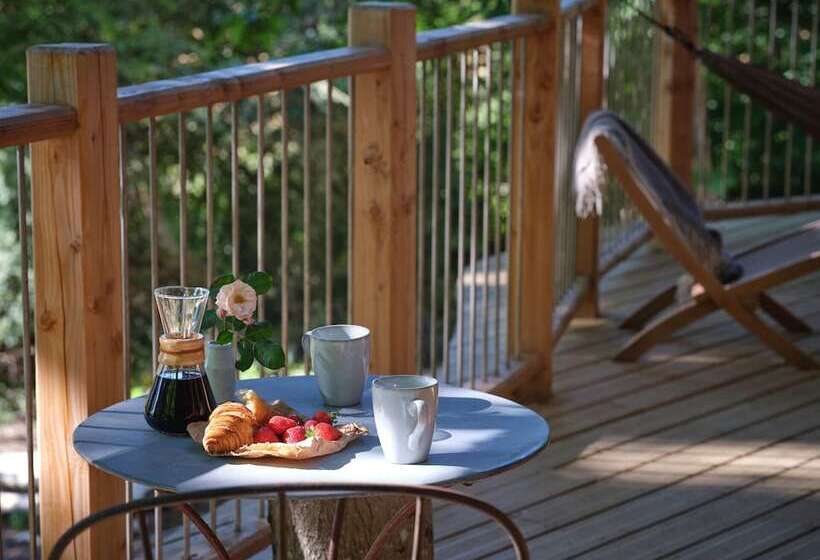 Отель Tree House Retreats