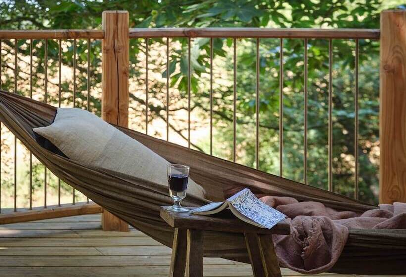 Отель Tree House Retreats