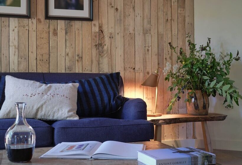 Отель Tree House Retreats