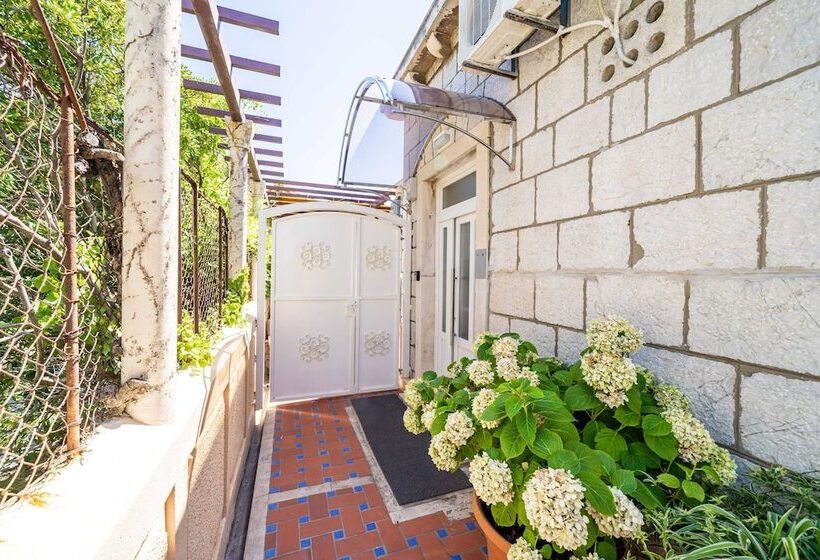 פנסיון Rooms Nina