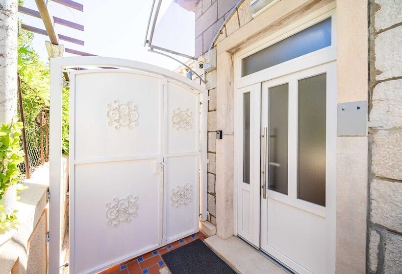 פנסיון Rooms Nina