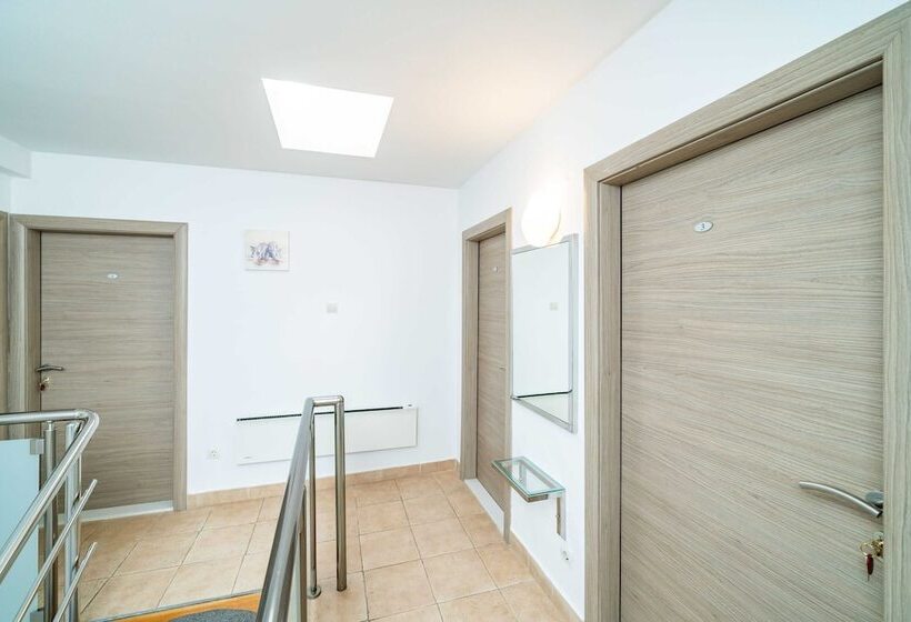 פנסיון Rooms Nina