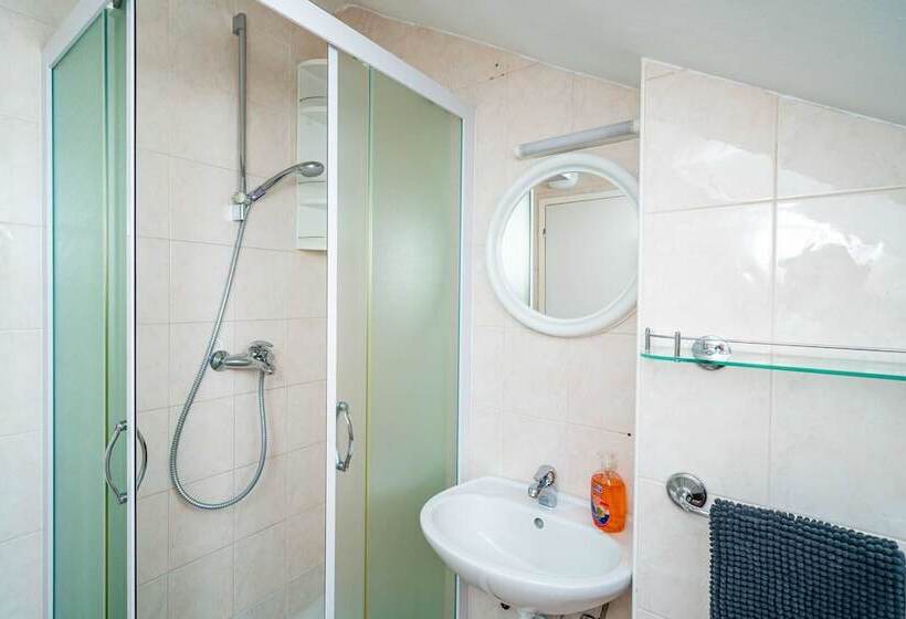 פנסיון Rooms Nina